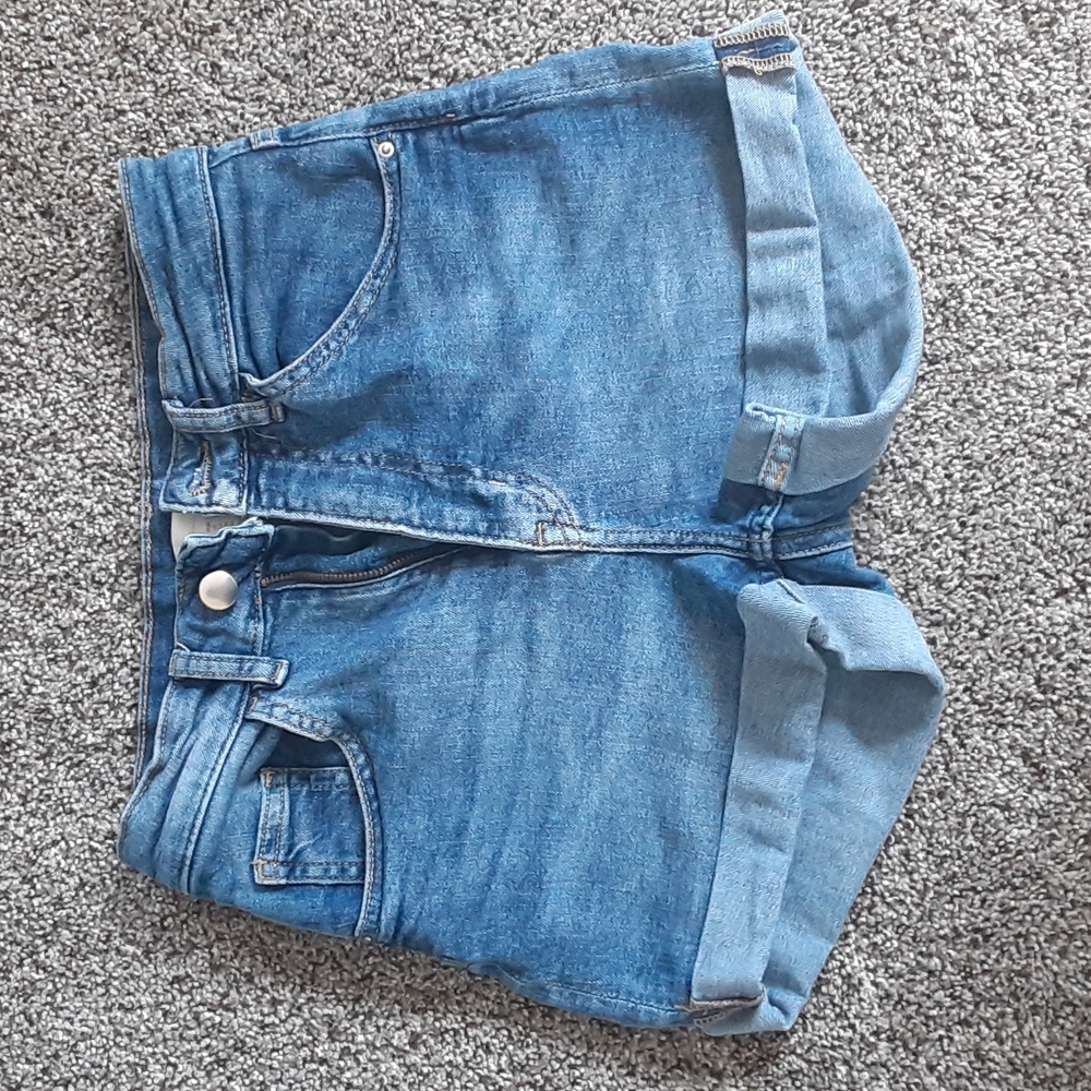 H&M Shorts - Picture 4 of 5
